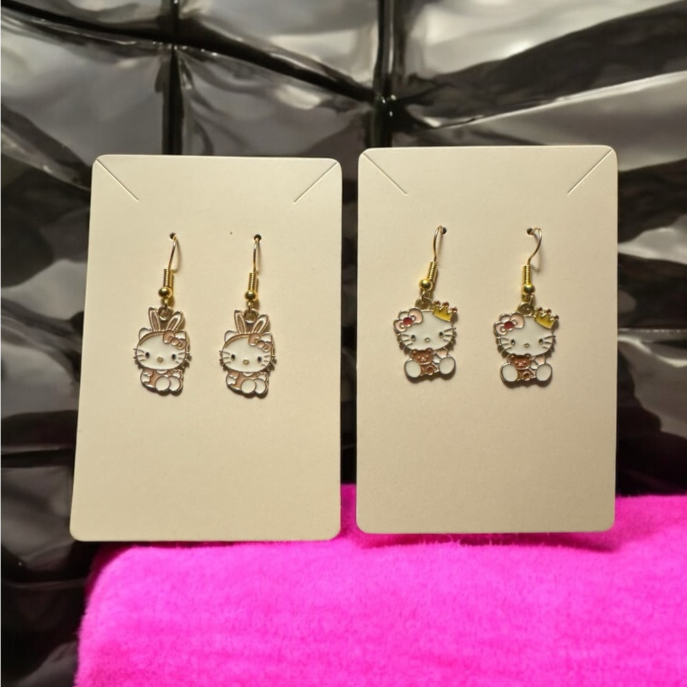 Set of 2 Hello Kitty earrings - Picture 1 of 4